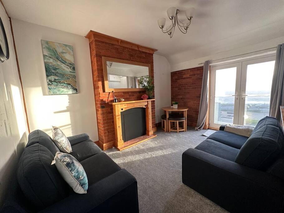 Coastline Retreats - Stunning Sea View Apartment, Netflix Борнмът Екстериор снимка